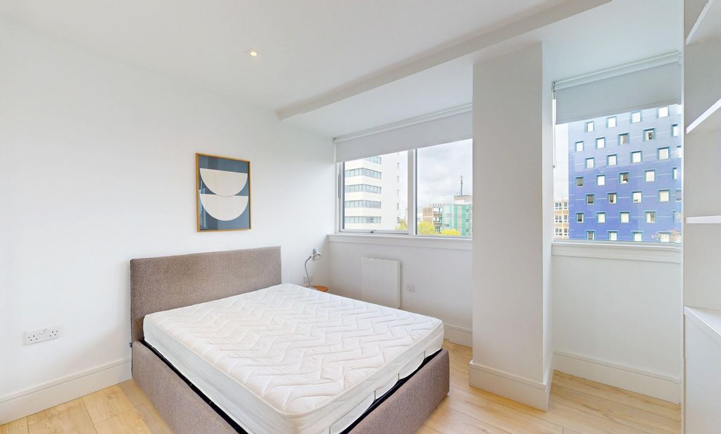 Property photo 3 of 16 Bedroom