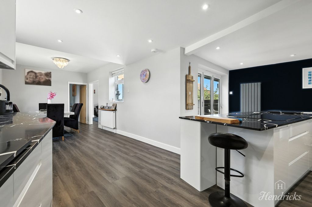 Property photo 3 of 29