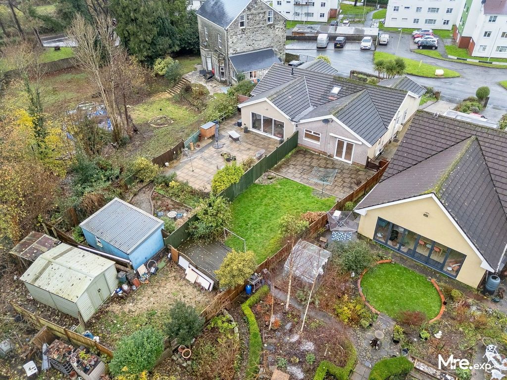 Property photo 2 of 31