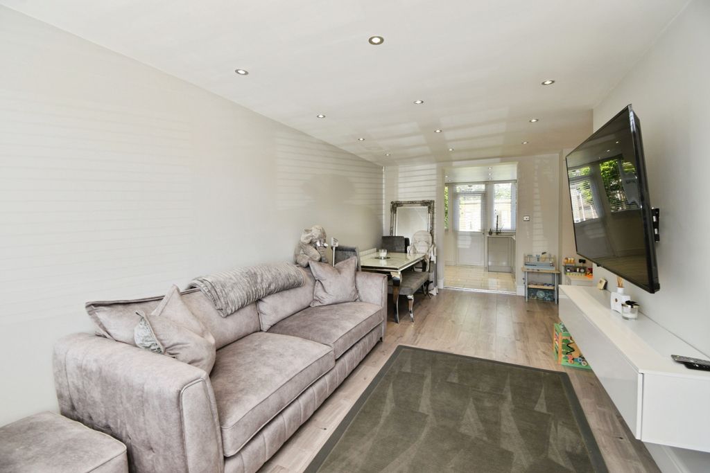Property photo 3 of 17 Lounge/Dining Room