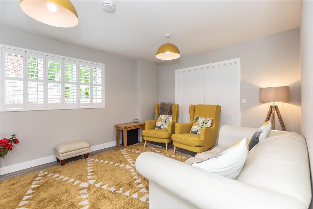 Property photo 3 of 24