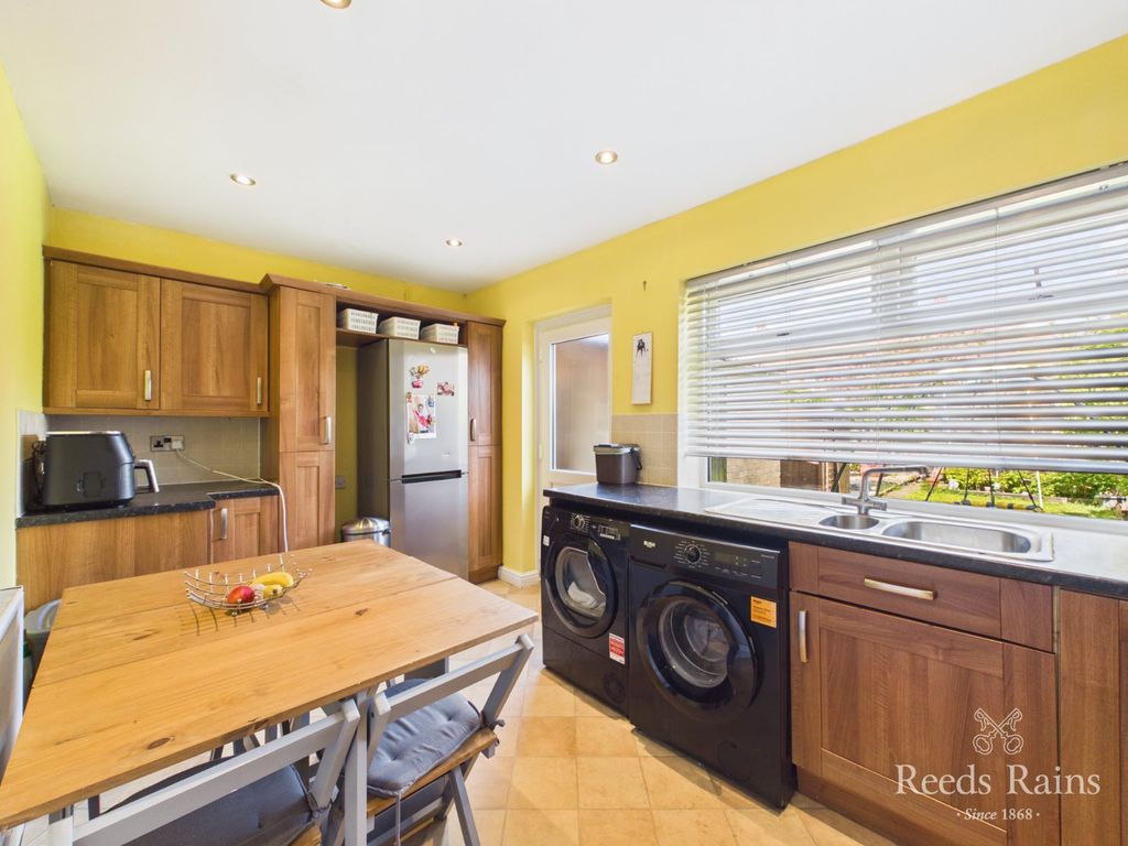 Property photo 2 of 18 Kitchen