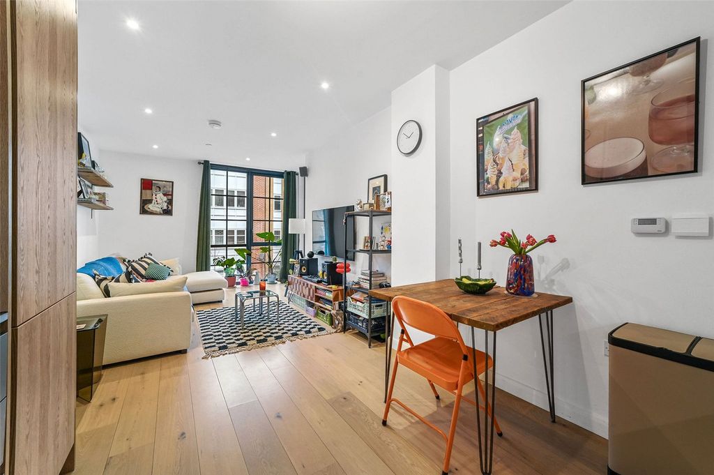 Property photo 1 of 15 Living Room