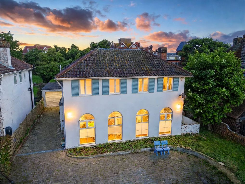 Property photo 1 of 17