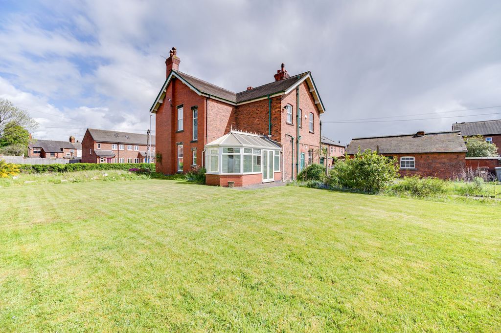Property photo 3 of 33