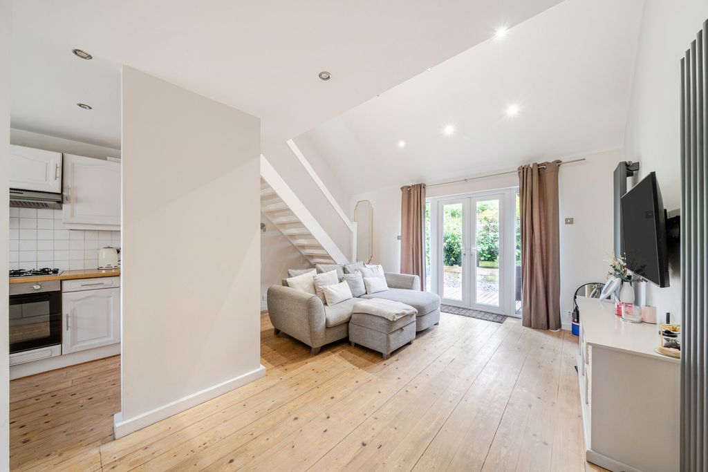 Property photo 3 of 16 1455159-11-6A0206...