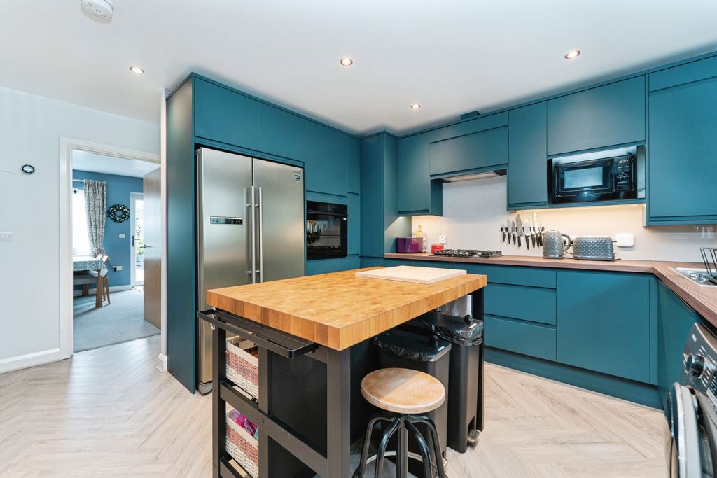 Property photo 2 of 19 Kitchen