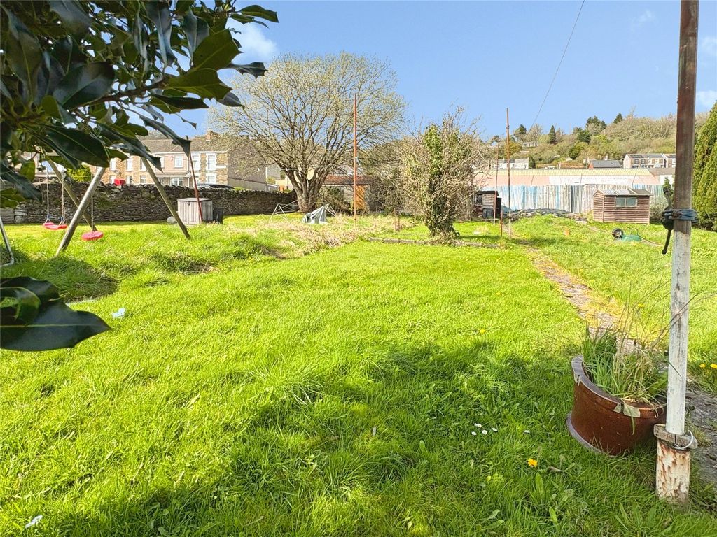 Property photo 2 of 14 Picture No. 21