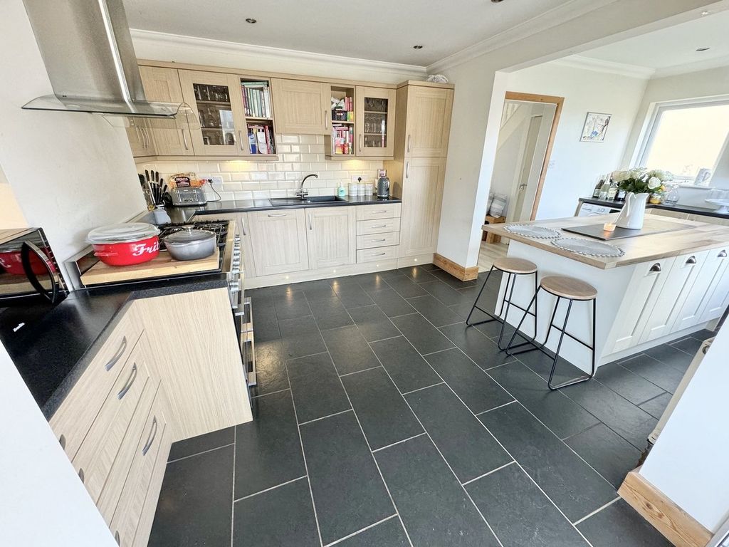 Property photo 2 of 30