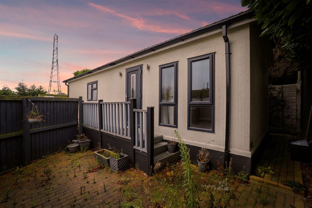 Property photo 3 of 6