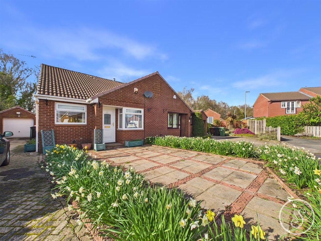 Property photo 1 of 17 External