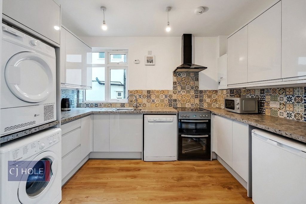 Property photo 1 of 17 Picture No. 80