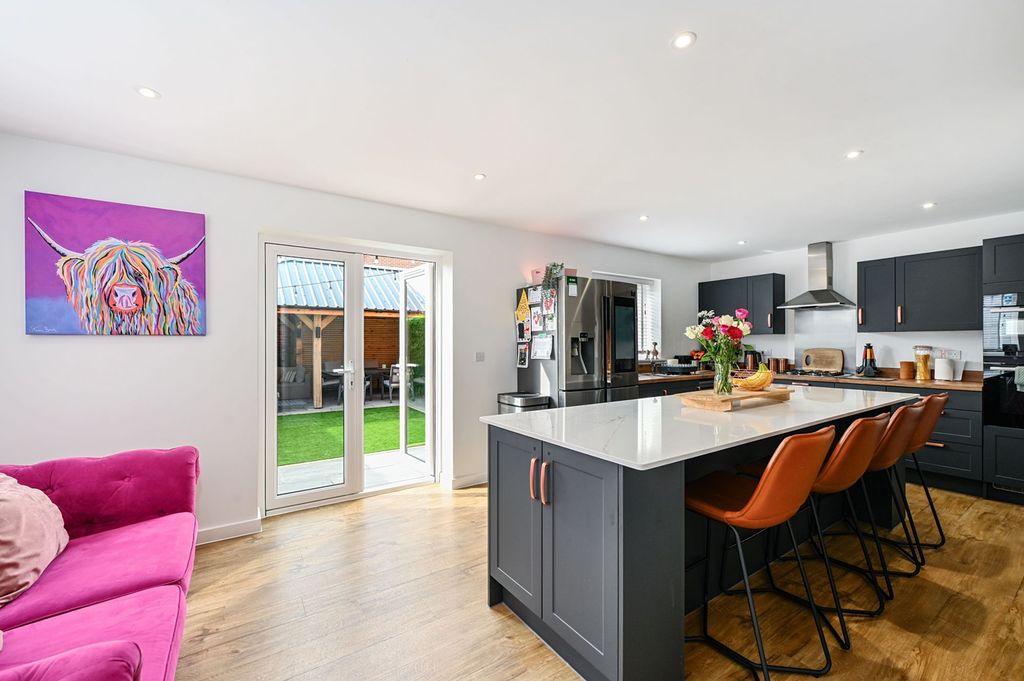 Property photo 1 of 30