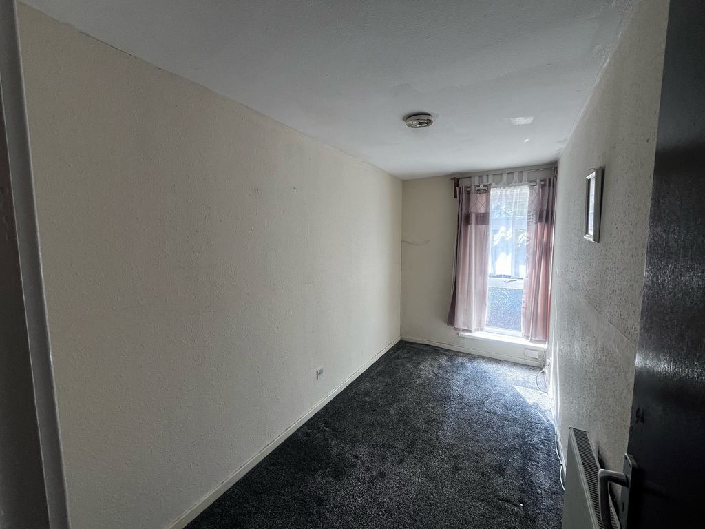 Property photo 3 of 7 Bedroom 3