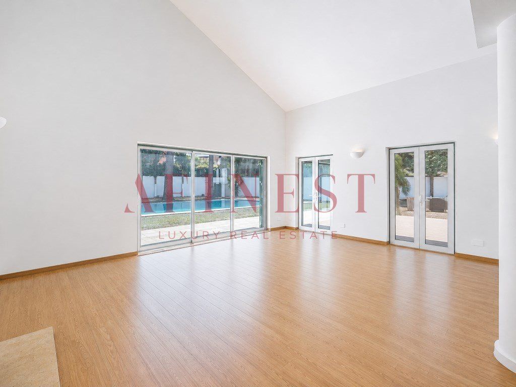 Property photo 3 of 44