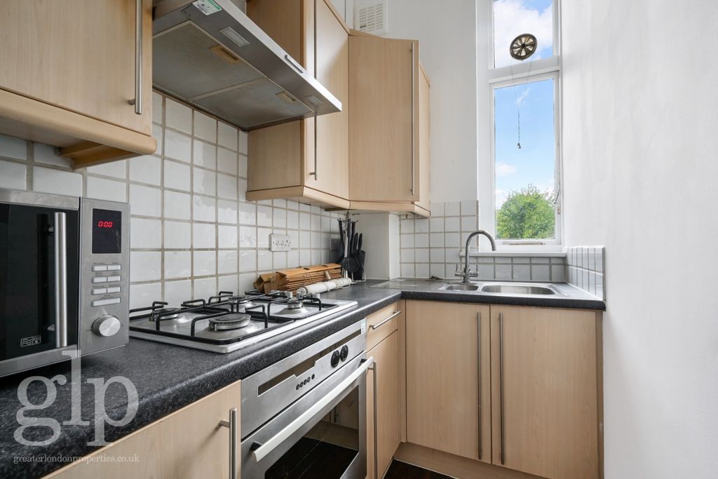 Property photo 3 of 9 4302072