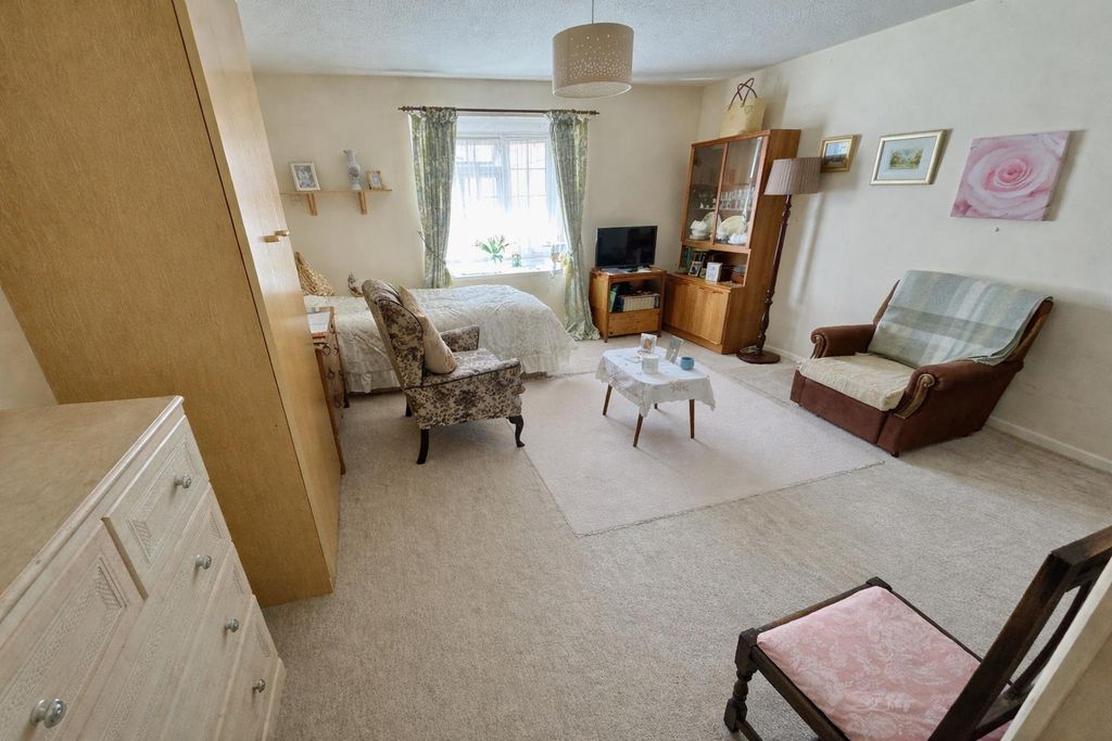 Property photo 3 of 6 Living Room