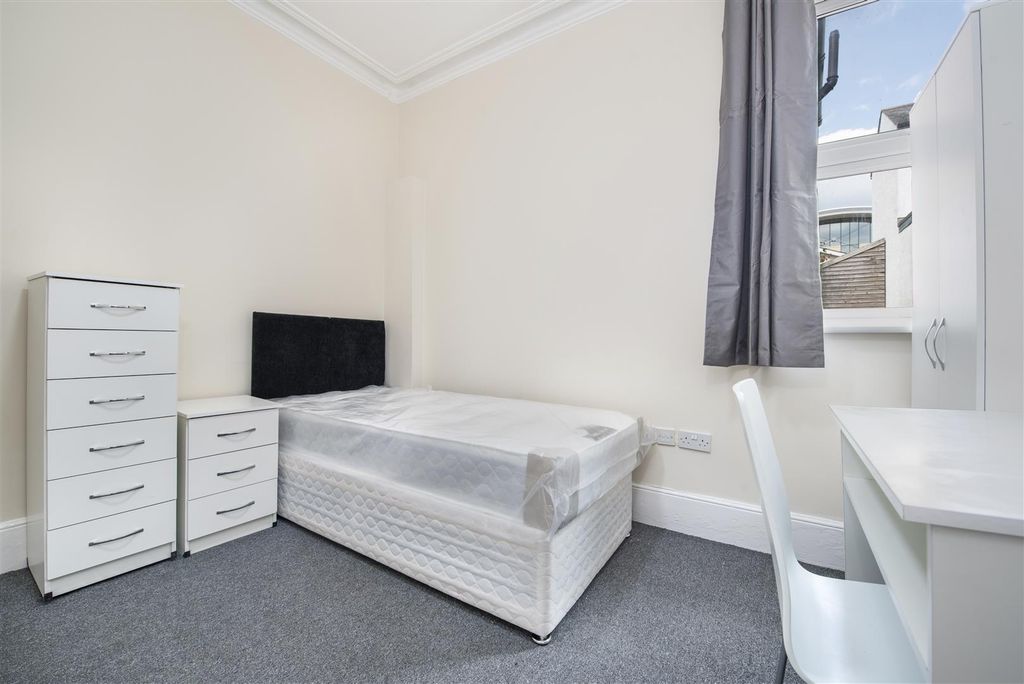 Additional image 15 of 9 bed semi-detached house for saleStuart Road, High Wycombe HP13