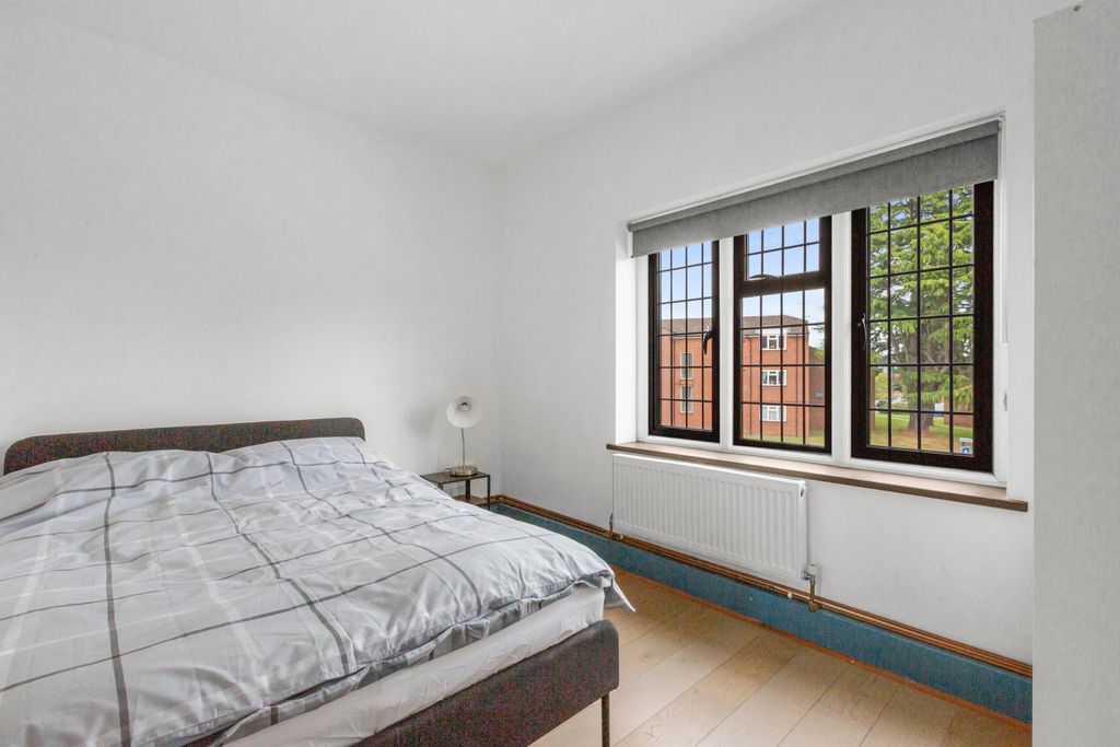 Property photo 2 of 5 2 Nightingales Corner, Hp7 9Py (Low Res)-15