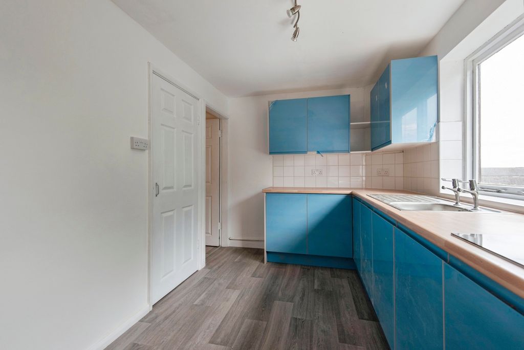 Property photo 2 of 17 Kitchen