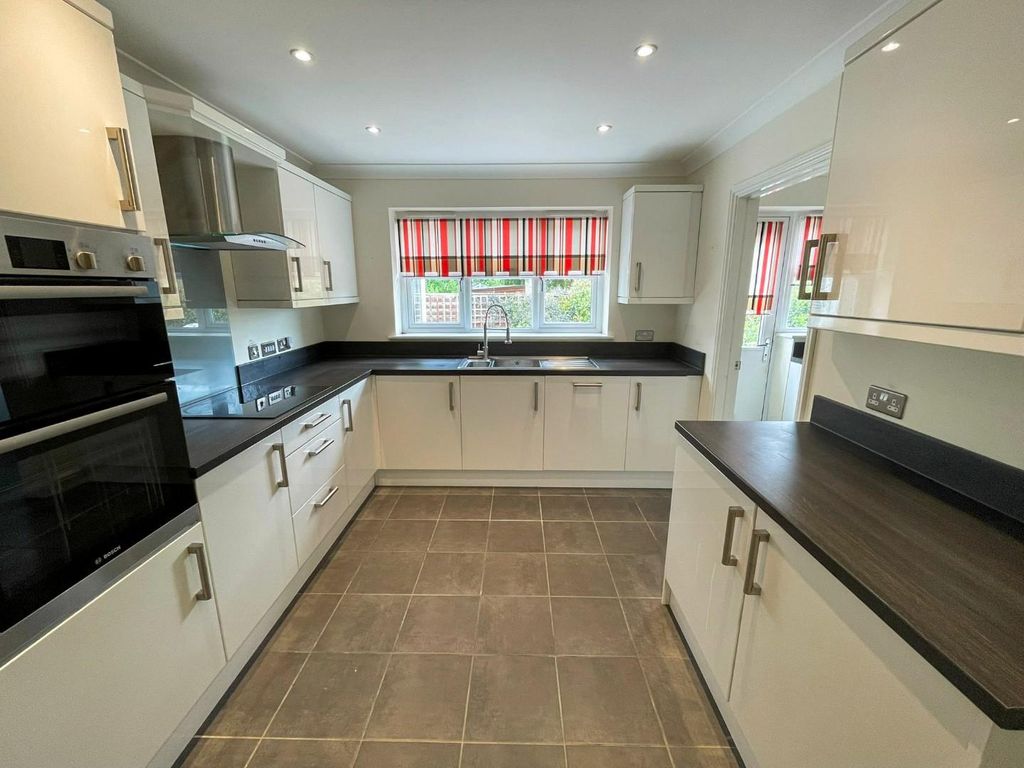 Property photo 2 of 24 Tlc_B2B730F3-F1E4-4B95-A51d-Bb3d78F53776_Fdda998.J