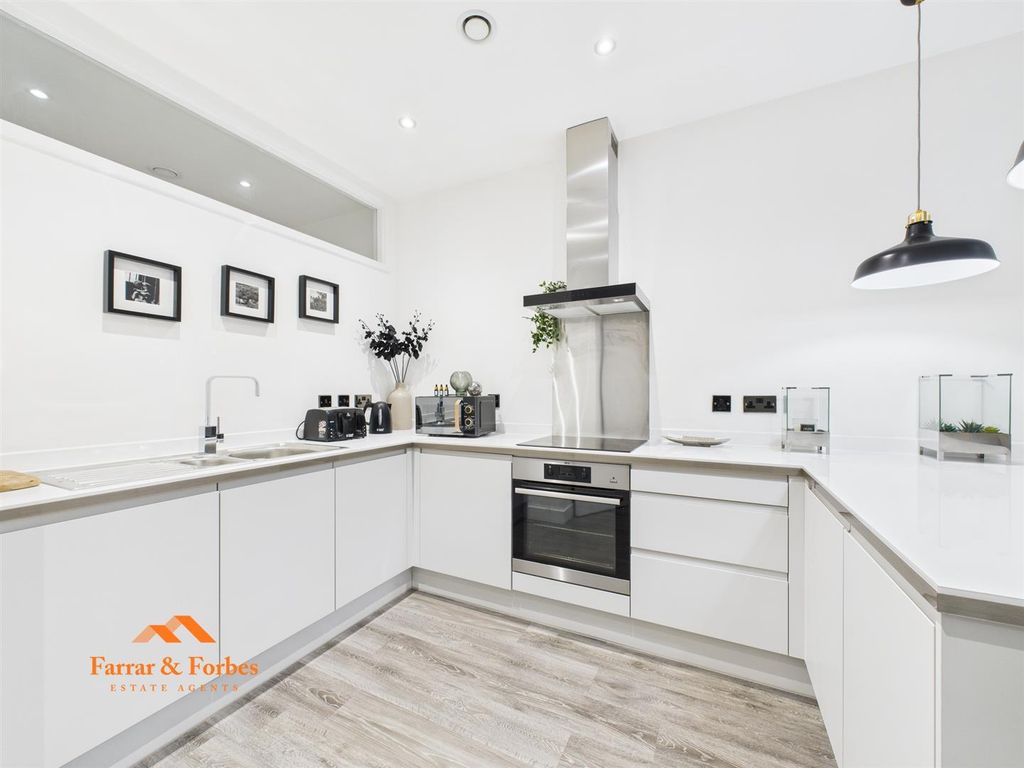 Property photo 3 of 20 Cam03956G0-Pr0178-Still004.Jpg