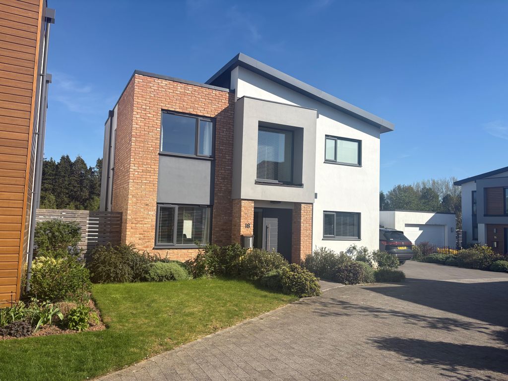 Property photo 1 of 3 18 Regency External 1