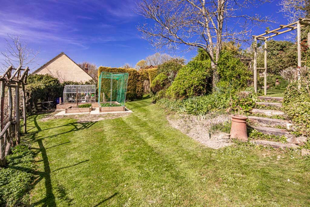 Property photo 2 of 25