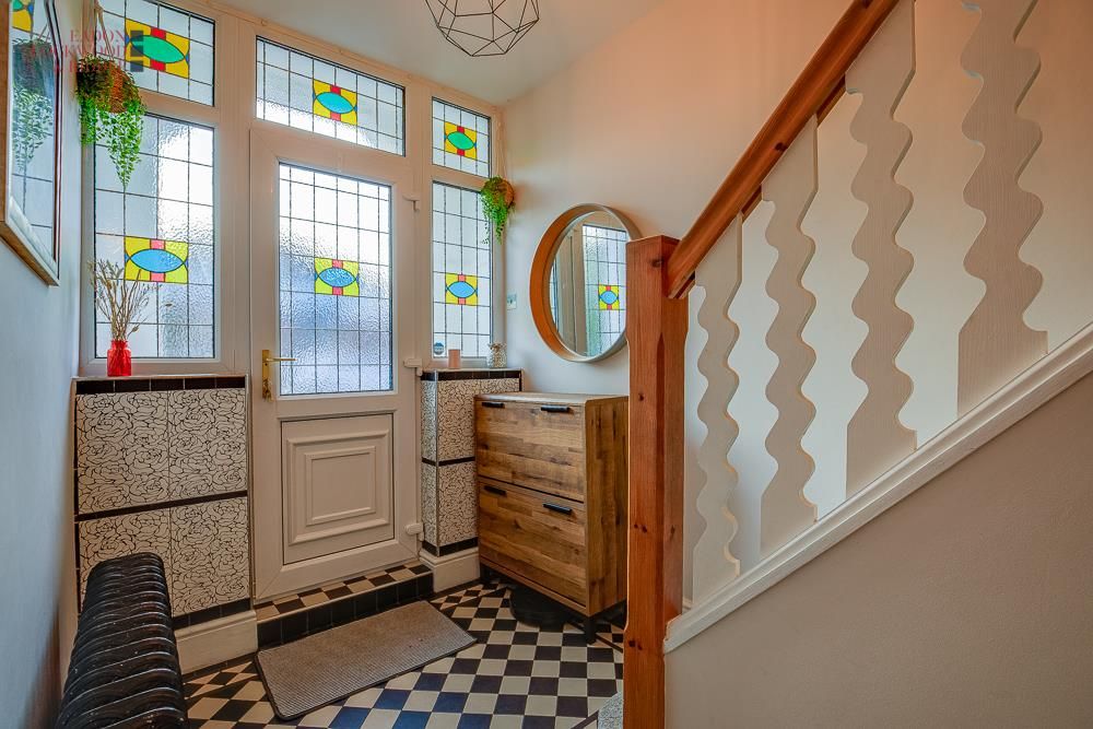 Property photo 2 of 35 Entrance Hall
