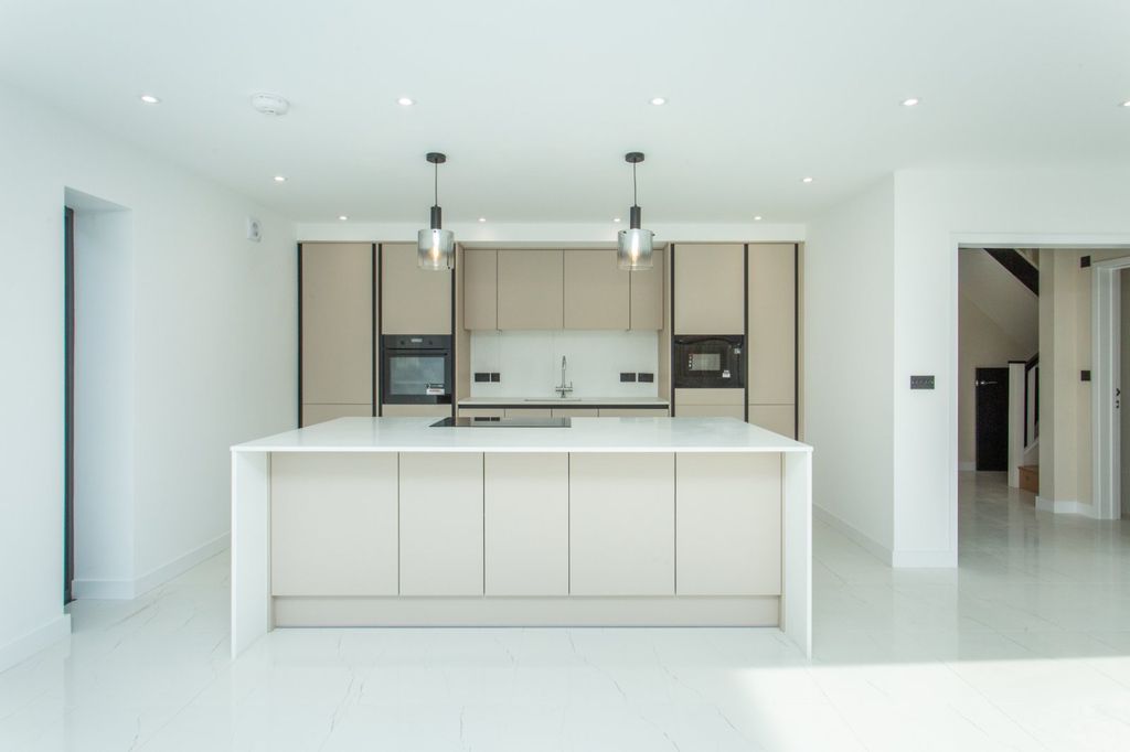 Property photo 3 of 29 Picture 3