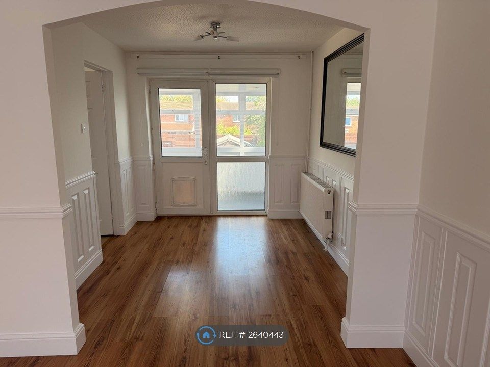 Property photo 3 of 19 Dining Space