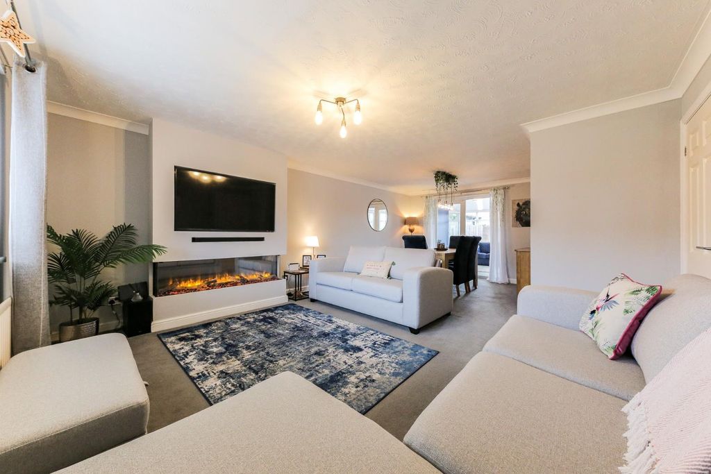 Property photo 2 of 24 Lounge Dining Room