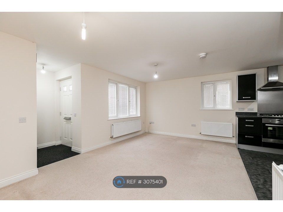 Property photo 3 of 16 Living Room Pic 1