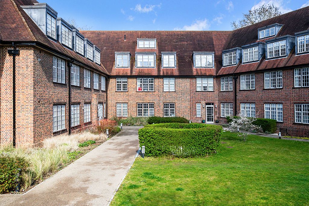 Additional image 20 of 2 bed flat for saleLesbourne Road, Reigate RH2