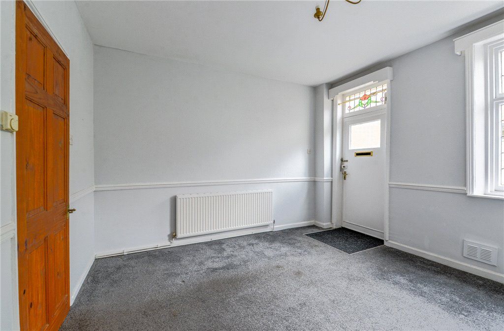 Property photo 3 of 16 Lounge