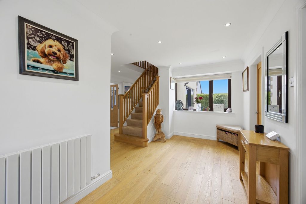 Property photo 2 of 37