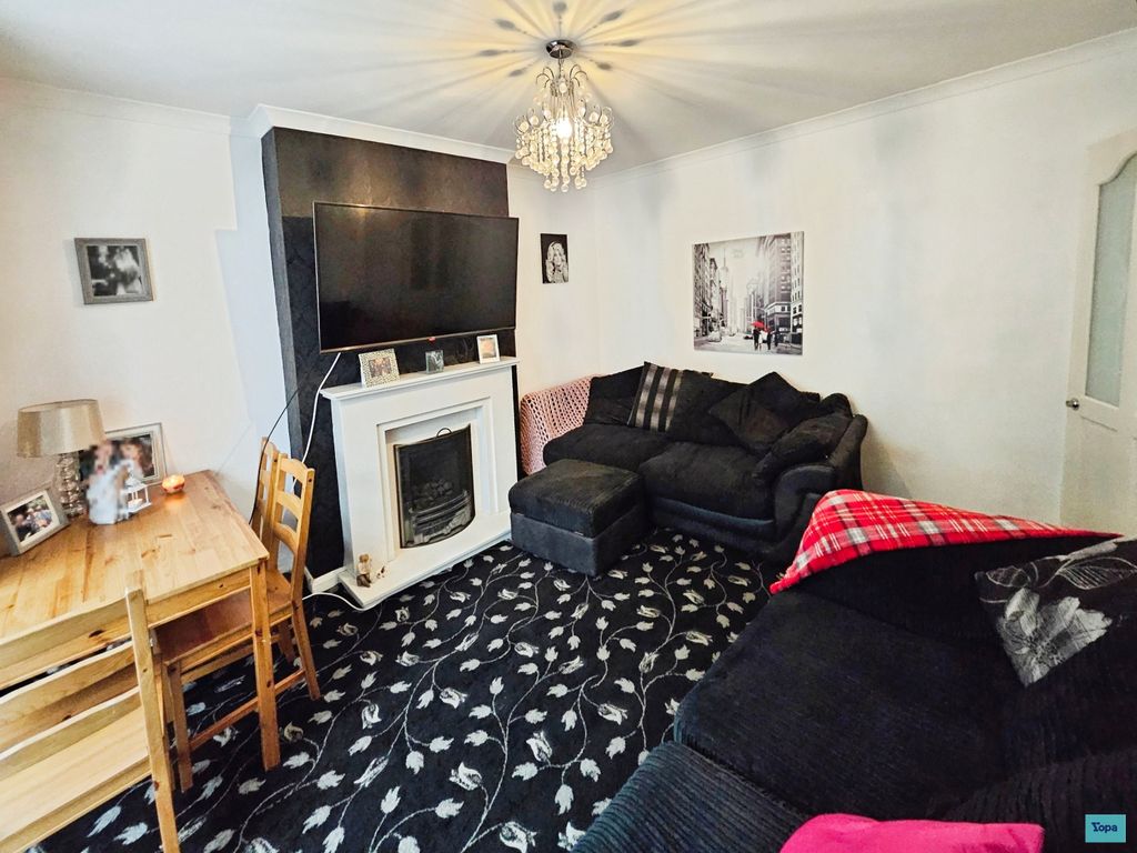 Property photo 3 of 21 Lounge