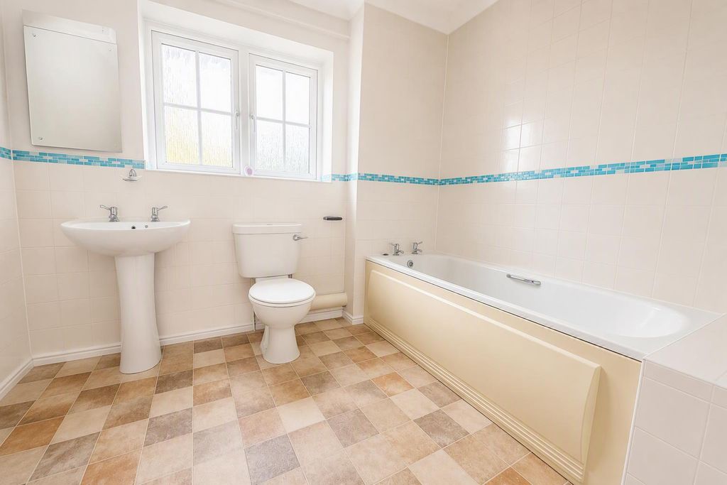 Property photo 3 of 16 Bathroom