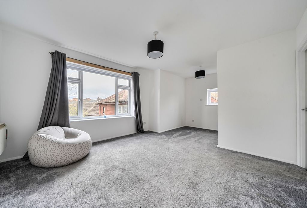 Property photo 2 of 11 1431242-8-69c3B43...