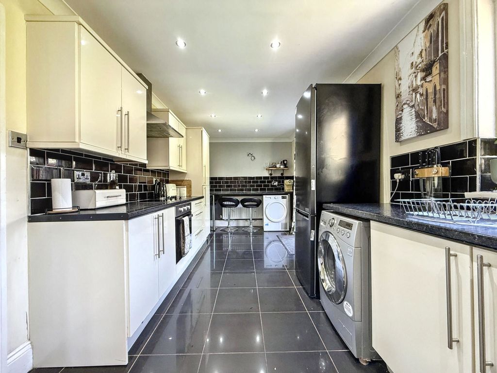 Property photo 2 of 23