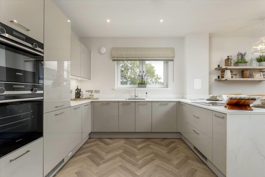 Property photo 3 of 21 Image