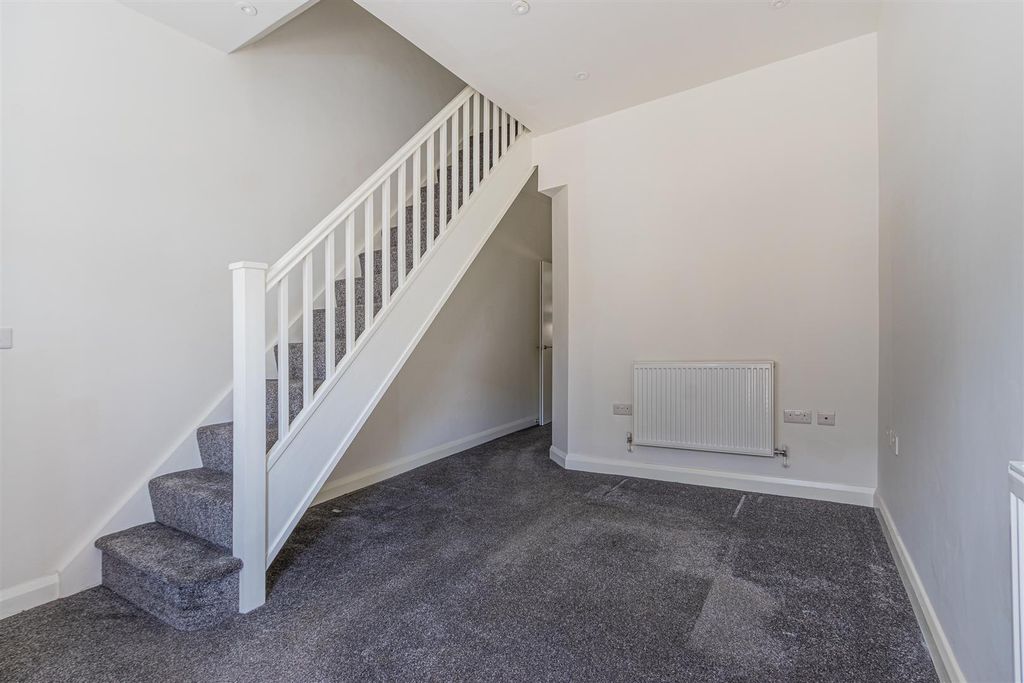 Property photo 2 of 12 Clive Road 15A (5 Of 11).Jpg