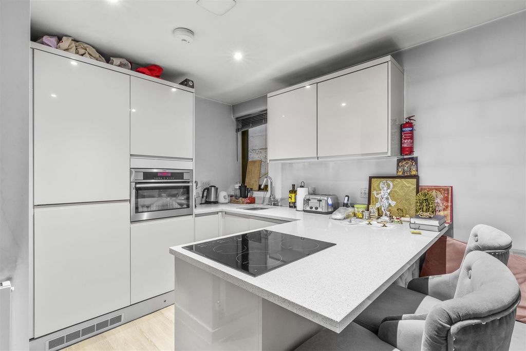Property photo 3 of 12 Lincoln House, Brookfield Rd-4.Jpg