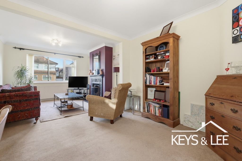 Property photo 2 of 13 4509863