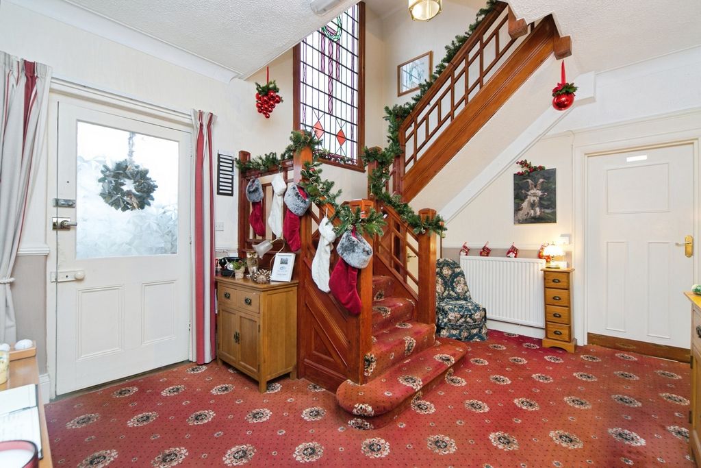 Property photo 2 of 25 Entrance Hall