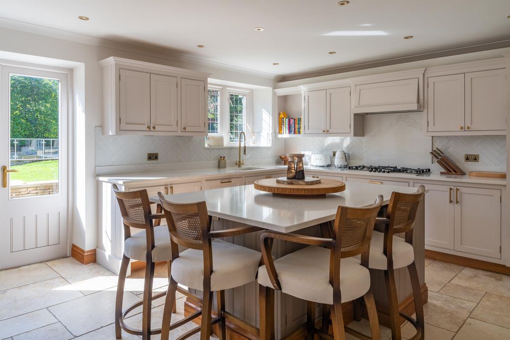 Property photo 2 of 29 Image