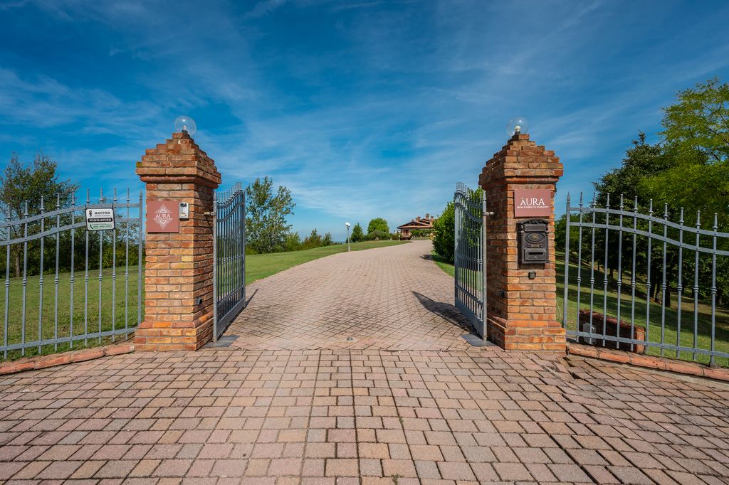 Property photo 2 of 24