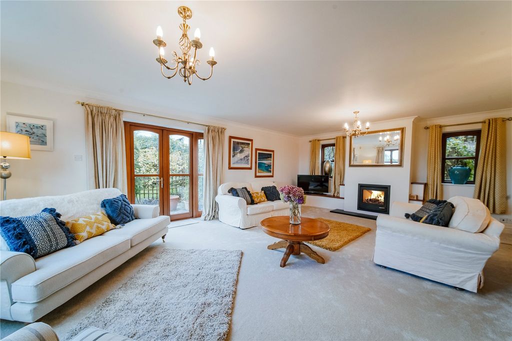 Property photo 2 of 22 Cove Seddons