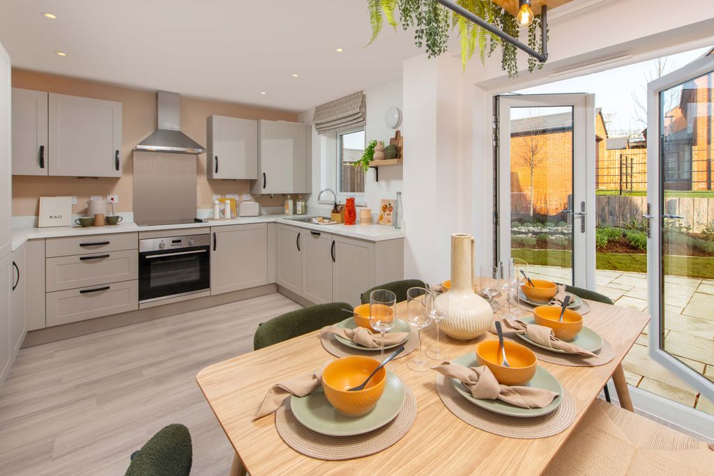Property photo 2 of 7 Frampton Kitchen/Diner