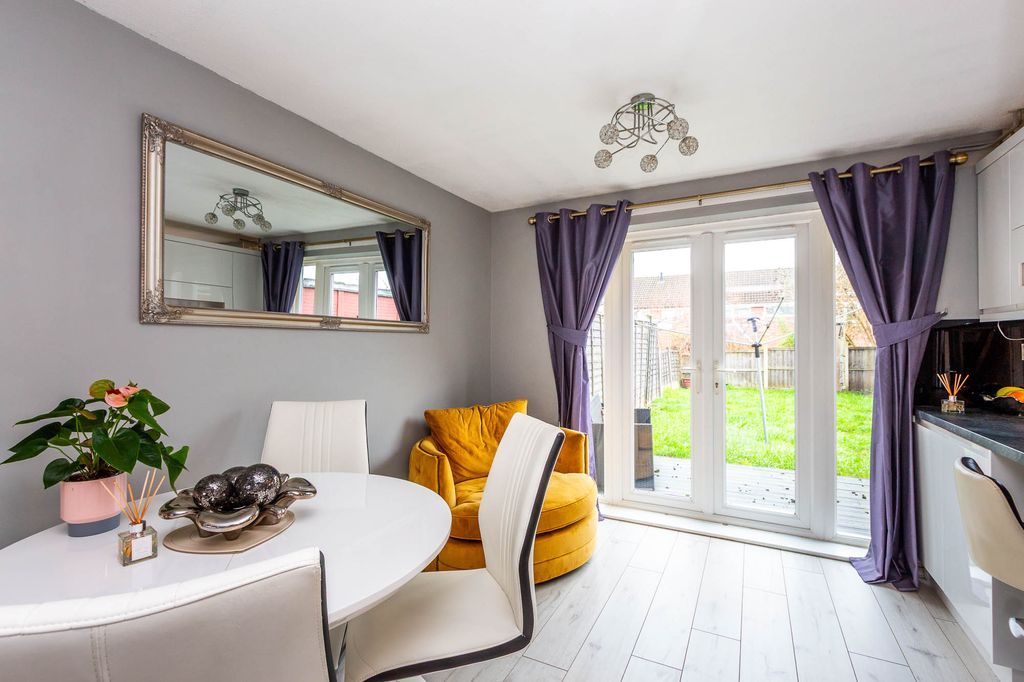 Property photo 3 of 13 Dining Area